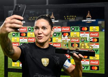Capixaba é a craque do jogo e Corinthians avança na Libertadores
