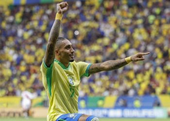 Brasil goleia o Peru no Mané Garrincha e dá paz a Dorival Júnior