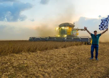 Agricultor do oeste da Bahia bate recorde de colheita de soja no Brasil