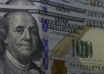 Dólar sobe para R$ 5,63 em dia de ajustes no mercado