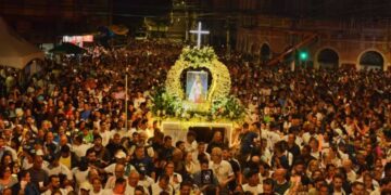 Romaria dos Homens reúne 1,2 milhão de fiéis sob chuva na Festa da Penha, no ES; veja fotos