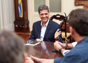 Governador Ricardo realiza primeira reunião de trabalho com o secretariado no Palácio Anchieta