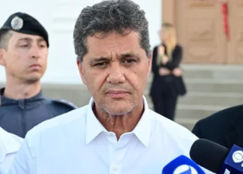 Ricardo diz que redistribuição de royalties de petróleo é “covardia”